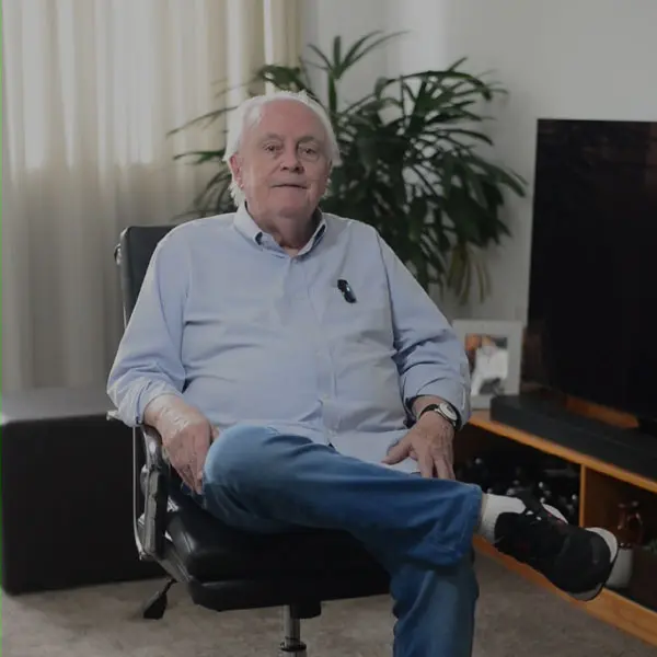 José Vicente dando uma entrevista.